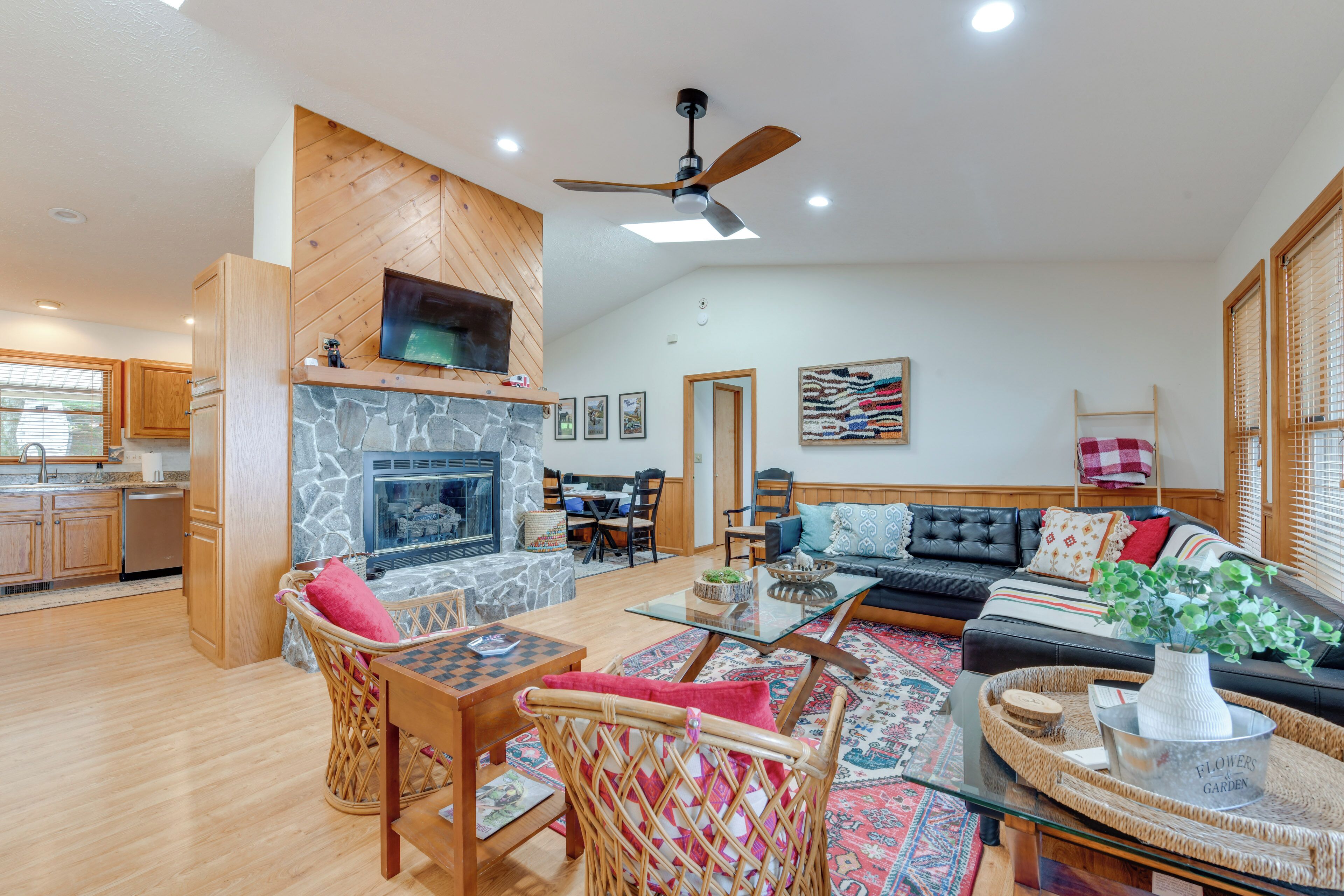 Pet-friendly Waynesville Retreat w/ Hot Tub!