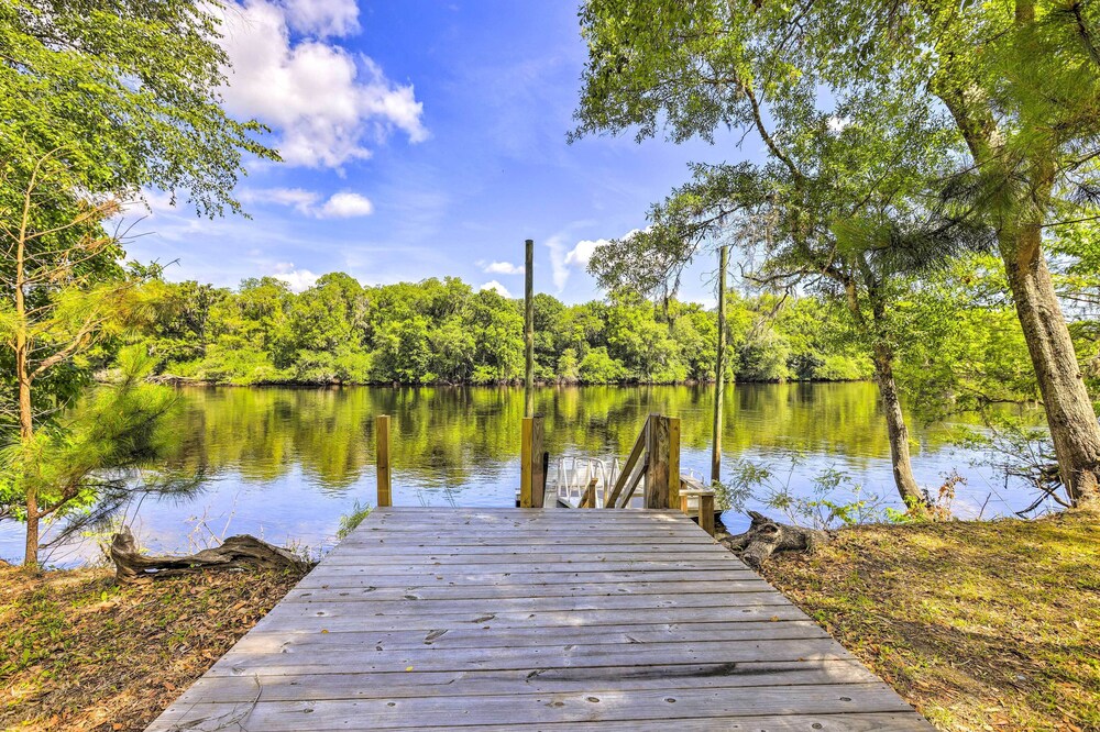 Charming Abode w/ Dock on the Suwannee River