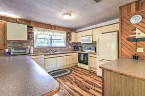 House (3 Bedrooms) | Interior