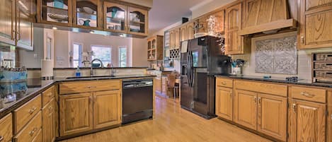 House (4 Bedrooms) | Interior