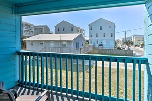 Interior - Condo w/ Balcony & Pool: Walk to 2 Beach Accesses! (Carolina Beach)