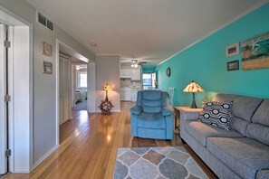 Apartment (2 Bedrooms) | Interior - Condo w/ Balcony & Pool: Walk to 2 Beach Accesses! (Carolina Beach)