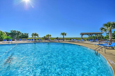 Harbor Island Condo With Deck - Steps to Beach!