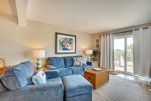 Apartment (1 Bedroom) | Interior - Harbor Island Condo With Deck - Steps to Beach! (Harbor Island)