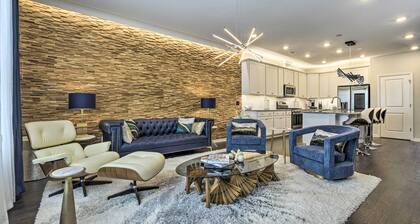 Sleek Durham Townhome Near Dtwn w/ Balcony!