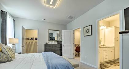 Sleek Durham Townhome Near Dtwn w/ Balcony!