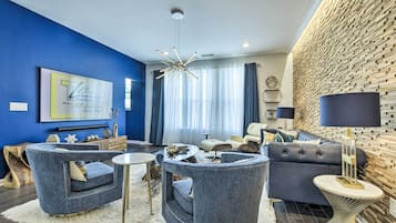 Apartment (2 Bedrooms) | Front of property