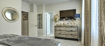 Sleek Durham Townhome Near Dtwn w/ Balcony!