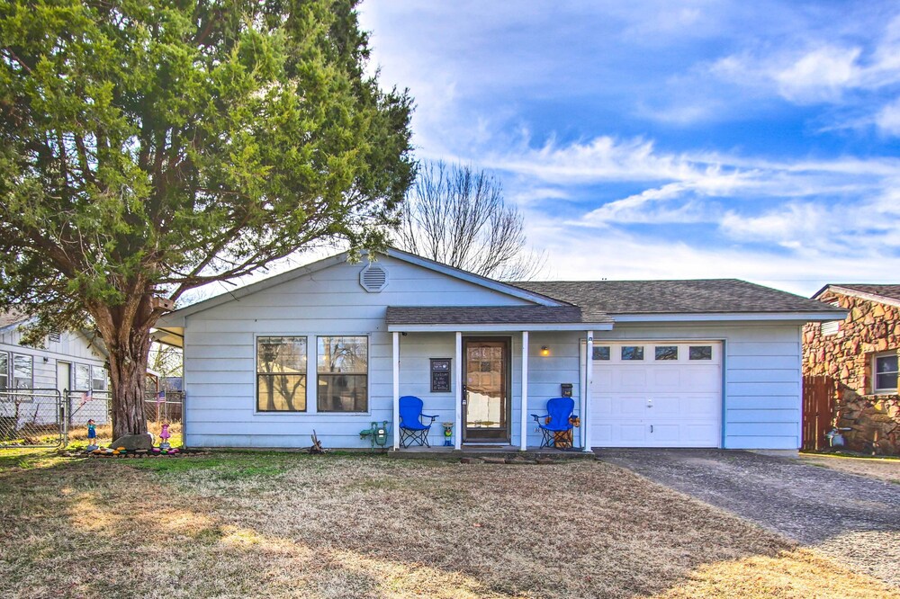 Dog-friendly Bartlesville Retreat w/ Yard!