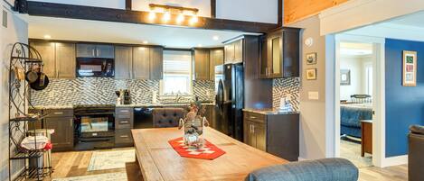 House (3 Bedrooms) | Private kitchen | Microwave, oven, stovetop, dishwasher