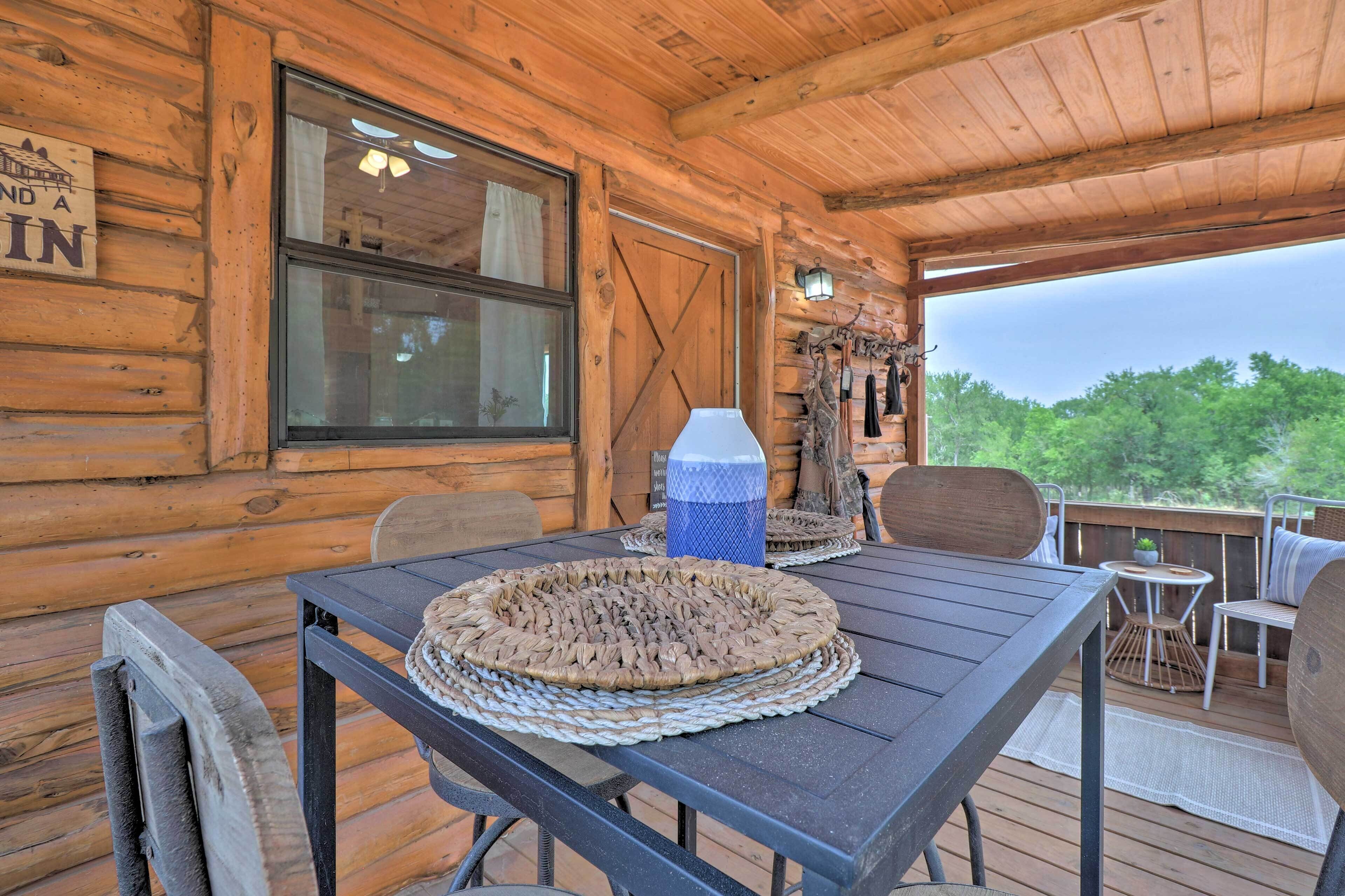 Chic Thorndale Cabin w/ Fire Pit & Paddleboat!