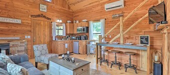 Chic Thorndale Cabin w/ Fire Pit & Paddleboat!