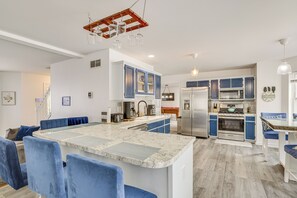 House (5 Bedrooms) | Interior