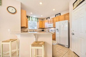 Private kitchen - Kissimmee Getaway ~ 4 Mi to Walt Disney World (Kissimmee)