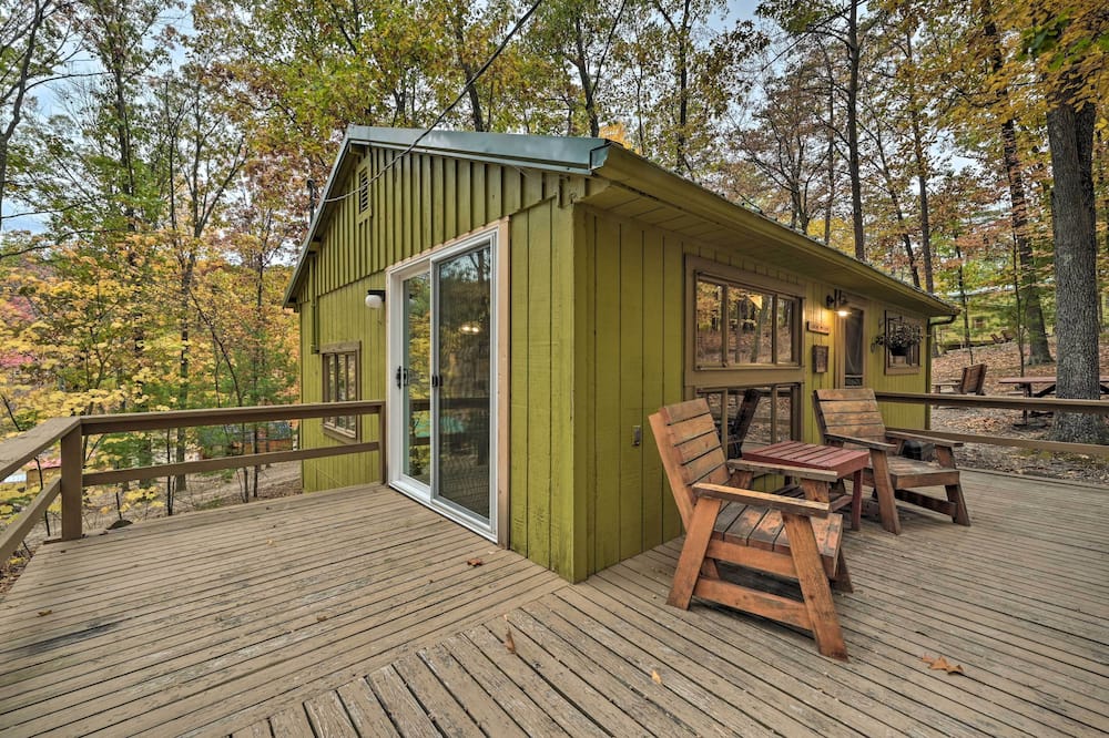 5 Mi to Raystown Lake Launch: Lucas Mccain Cabin - Oneida Township, PA