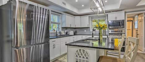 House (4 Bedrooms) | Interior