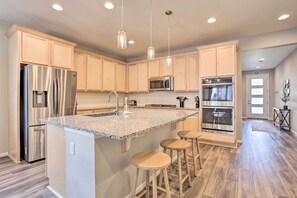 Microwave, oven, stovetop, dishwasher - Updated Home Near Chatfield, 19 Mi to Denver! (Littleton)