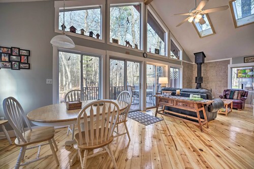 Spacious Family Escape: Walk to Lake Michigan!