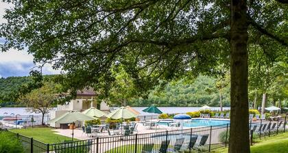 1 Mi to Big Boulder: Lakefront Unit w/ Pool Access