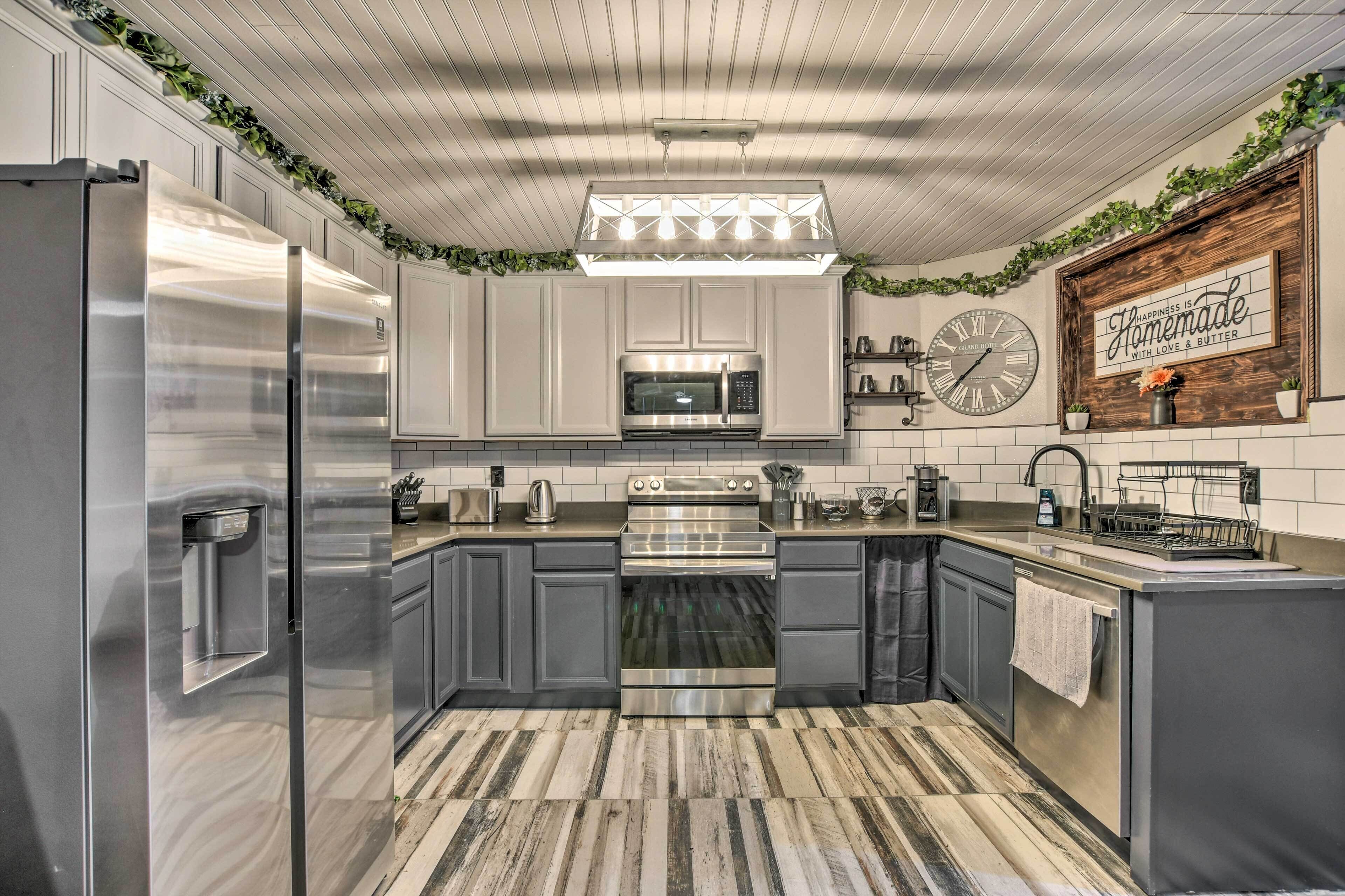 Modern Central Apartment w/ BBQ Patio & Yard!