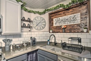 Apartamento (1 Bedroom) | Cozinha privada | Micro-ondas, fogão, cooktop, lava-louças