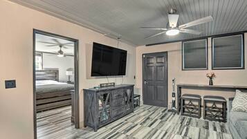 1 kamar tidur, setrika/meja setrika, dan tempat tidur bayi gratis