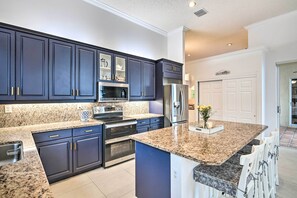 Microondas, horno, parrilla de estufa y lavavajillas