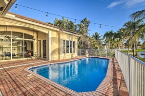 Outdoor pool - Gorgeous Miramar Villa w/ Lake & Pool Views (Miramar)