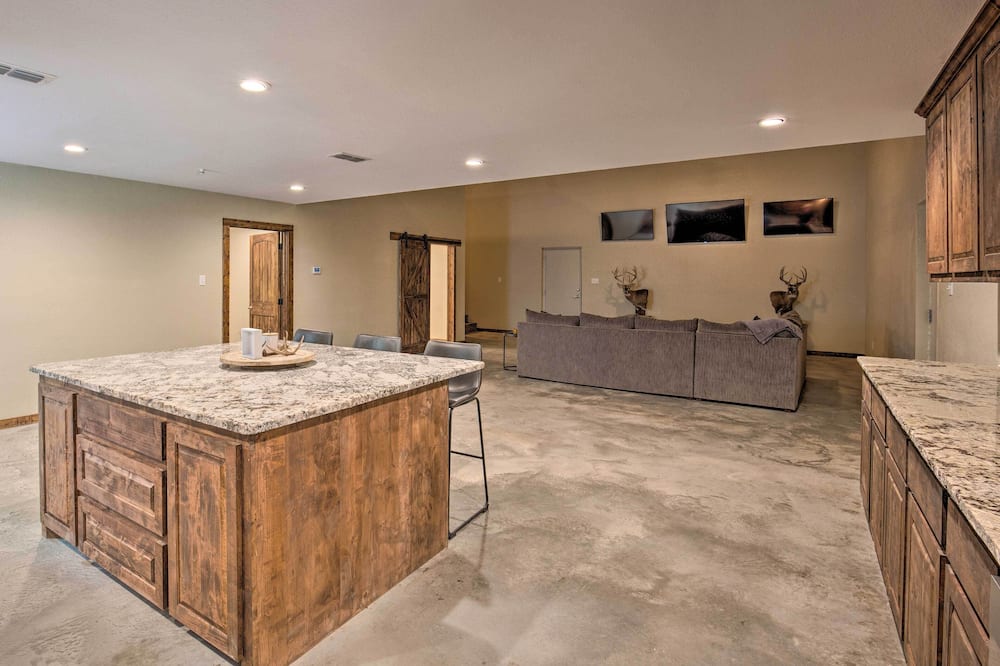 Secluded Home w/ Gas Grill, 3 Mi to Boating! - Como, TX