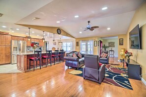 House (4 Bedrooms) | Front of property