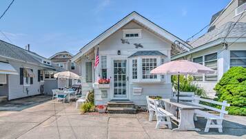 Cottage (2 Bedrooms) | Front of property