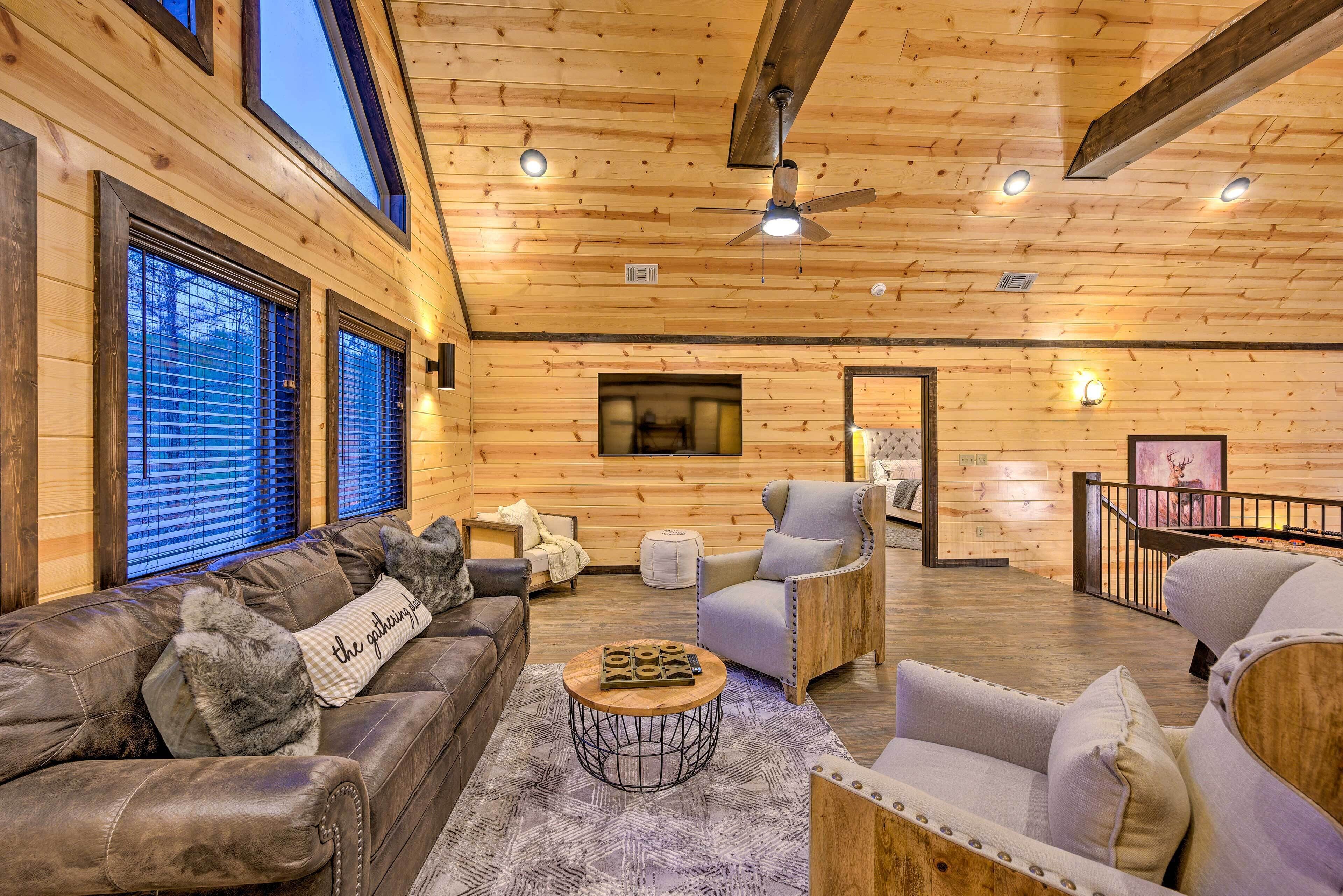 Outdoor Paradise w/ Hot Tub, Firepit, BBQ & More!