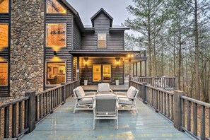House (5 Bedrooms) | Interior - Outdoor Paradise w/ Hot Tub, Firepit, BBQ & More! (Broken Bow)