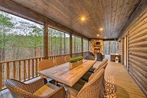 Interior - Outdoor Paradise w/ Hot Tub, Firepit, BBQ & More! (Broken Bow)