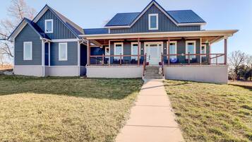 House (4 Bedrooms) | Front of property