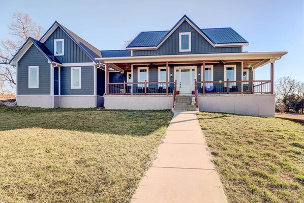 House (4 Bedrooms) | Front of property