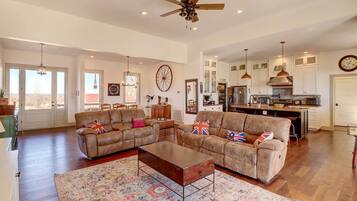 House (4 Bedrooms) | Interior