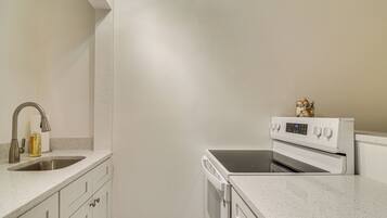 Apartment (0 Bedroom) | Interior