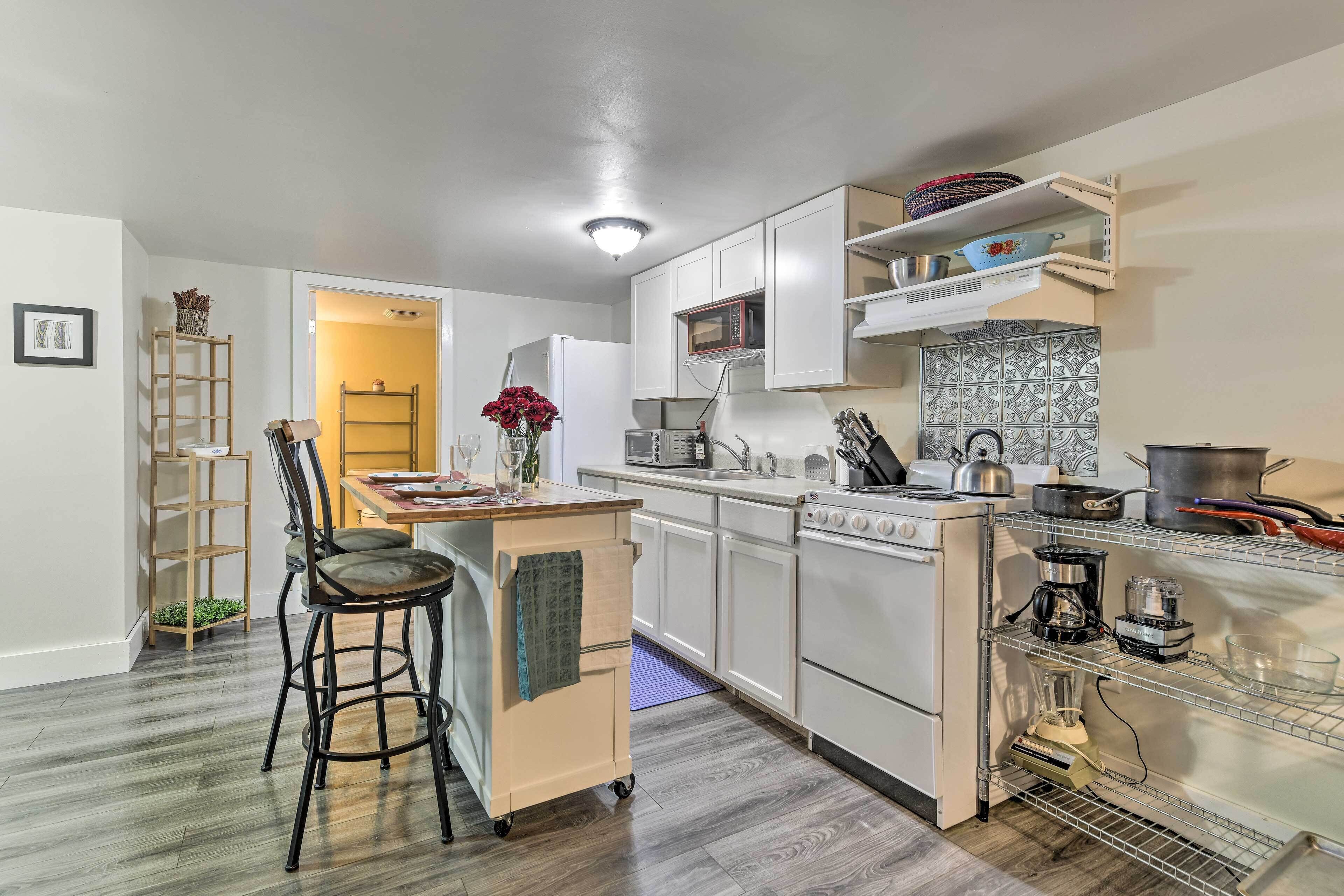 'cozy Studio Plus' in Winooski w/ Home Gym!