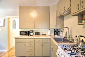 Apartment (2 Bedrooms) | Interior - Historic Apartment - Walk to CSU Campus + Old Town (Fort Collins)