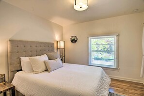 Apartment (2 Bedrooms) | Interior - Historic Apartment - Walk to CSU Campus + Old Town (Fort Collins)