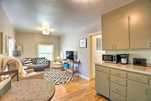 Apartment (2 Bedrooms) | Interior - Historic Apartment - Walk to CSU Campus + Old Town (Fort Collins)