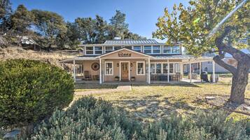 House (4 Bedrooms) | Front of property