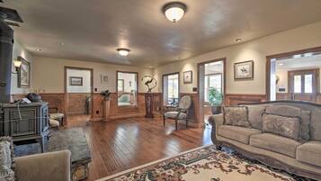 House (4 Bedrooms) | Interior