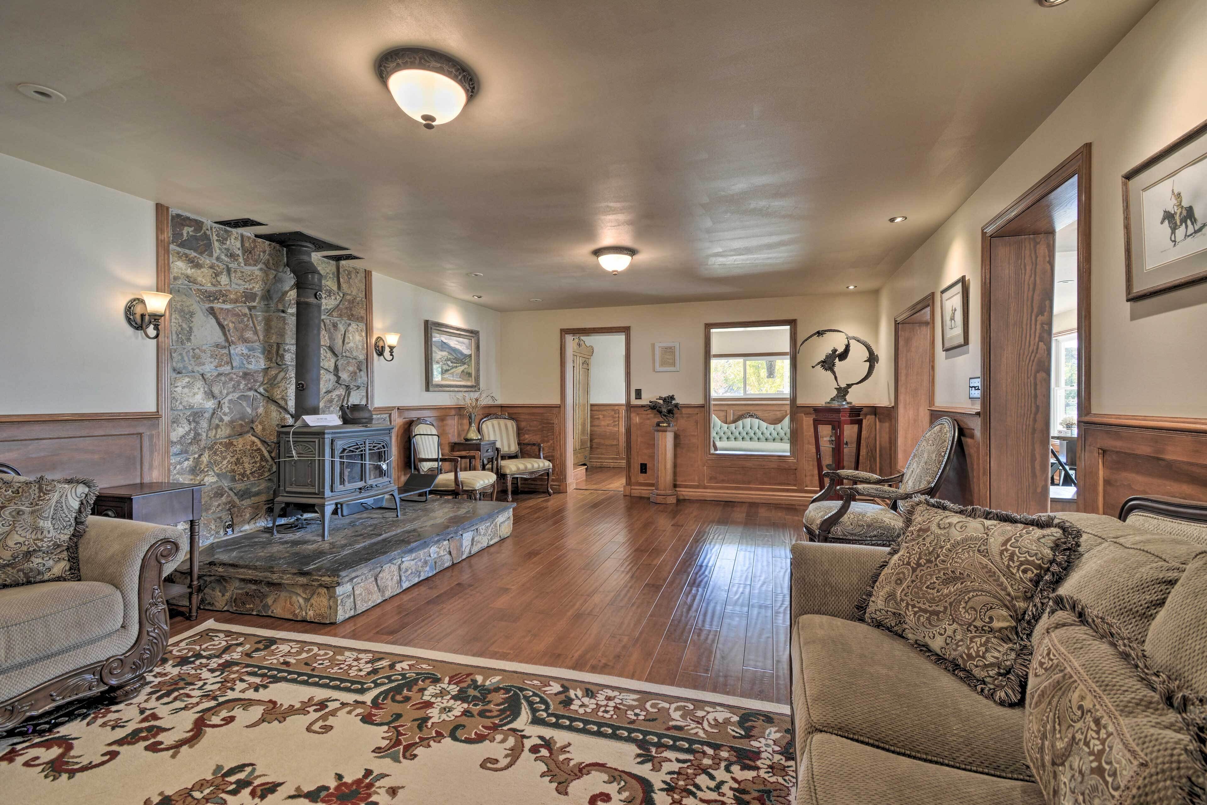 House (4 Bedrooms) | Interior