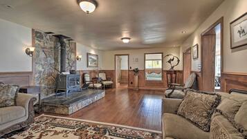 House (4 Bedrooms) | Interior