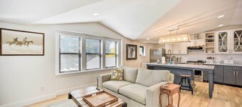 Walk to Town - Castle Rock Cottage!