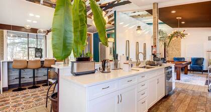 Stylish + Serene West Friendship Hidden Gem!