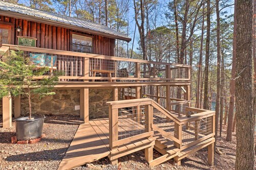 Scenic Greers Ferry Cabin w/ Deck + Fire Pit!
