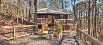 Scenic Greers Ferry Cabin w/ Deck + Fire Pit!